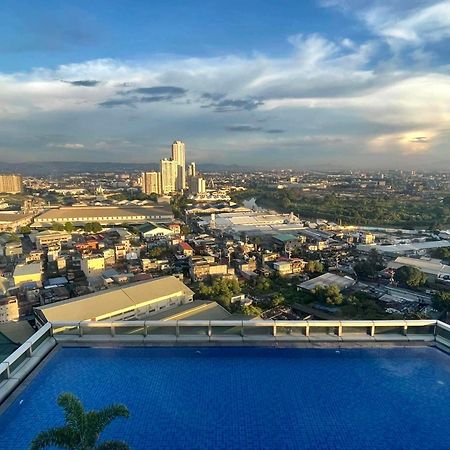 Classy 2Br Suite At Eastwood City With Pool And City Skyline View Manila Ngoại thất bức ảnh