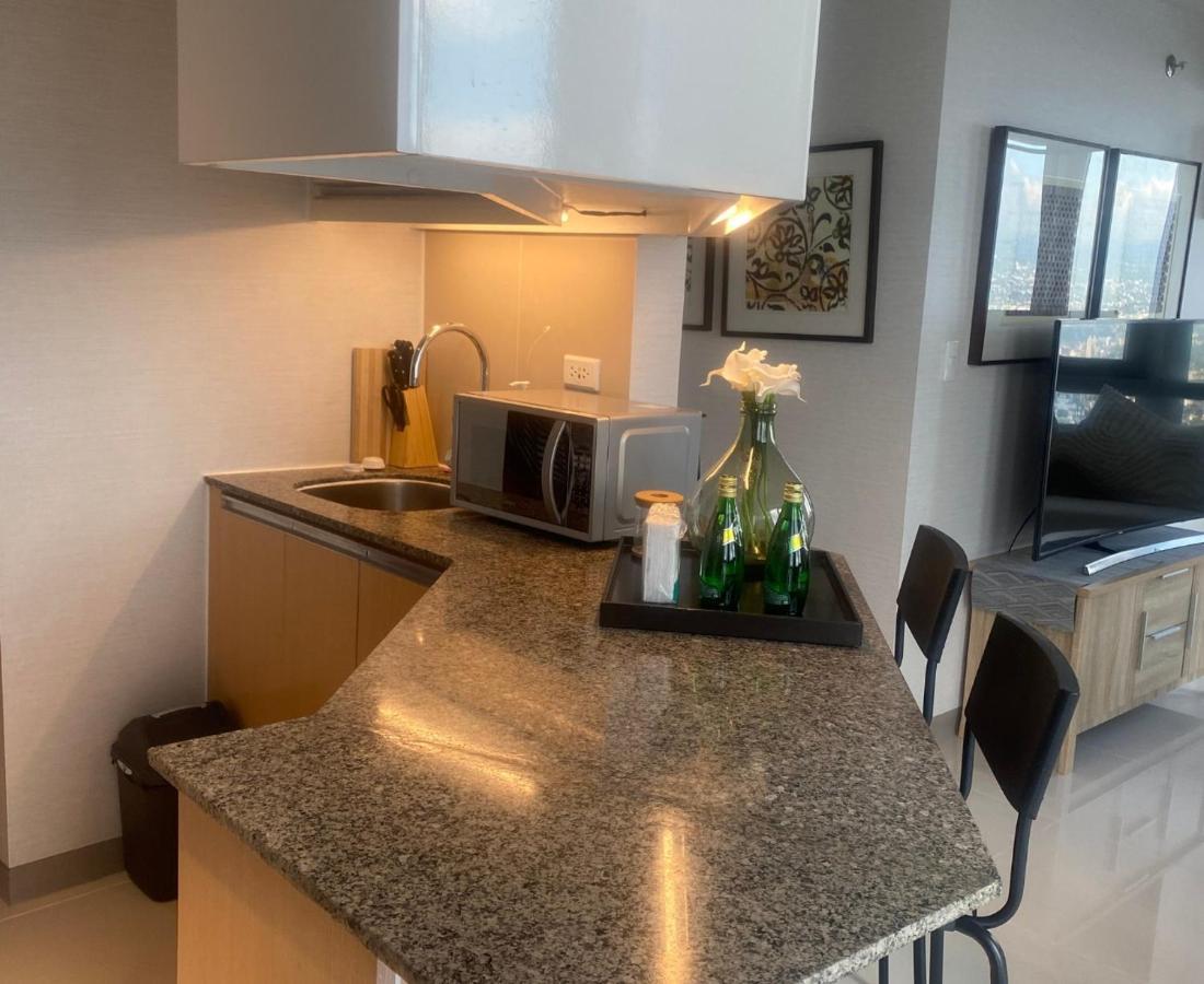 Classy 2Br Suite At Eastwood City With Pool And City Skyline View Manila Ngoại thất bức ảnh