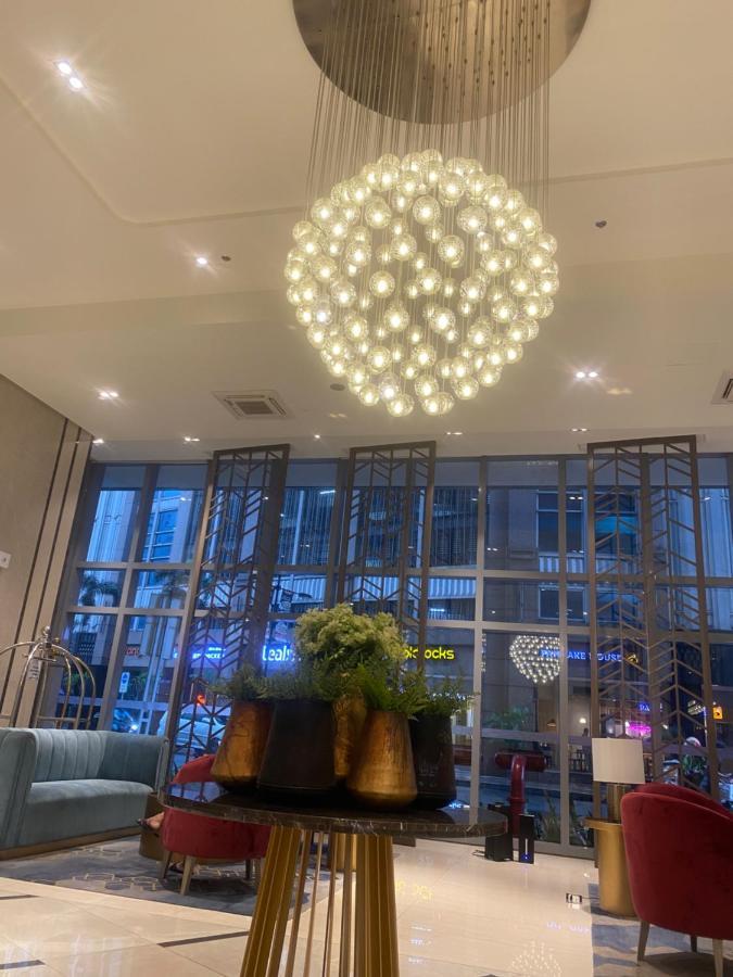 Classy 2Br Suite At Eastwood City With Pool And City Skyline View Manila Ngoại thất bức ảnh
