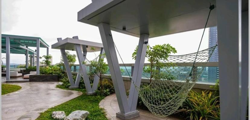 Classy 2Br Suite At Eastwood City With Pool And City Skyline View Manila Ngoại thất bức ảnh