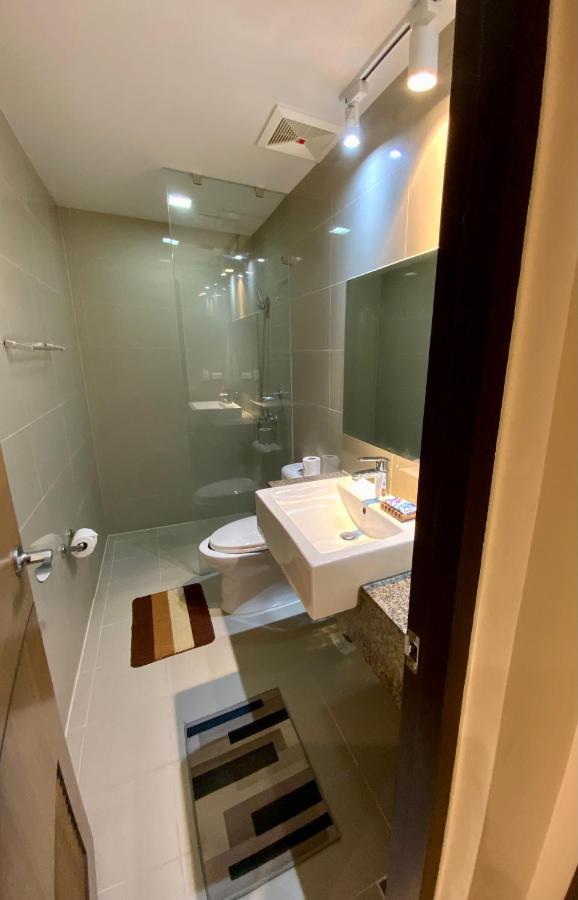 Classy 2Br Suite At Eastwood City With Pool And City Skyline View Manila Ngoại thất bức ảnh
