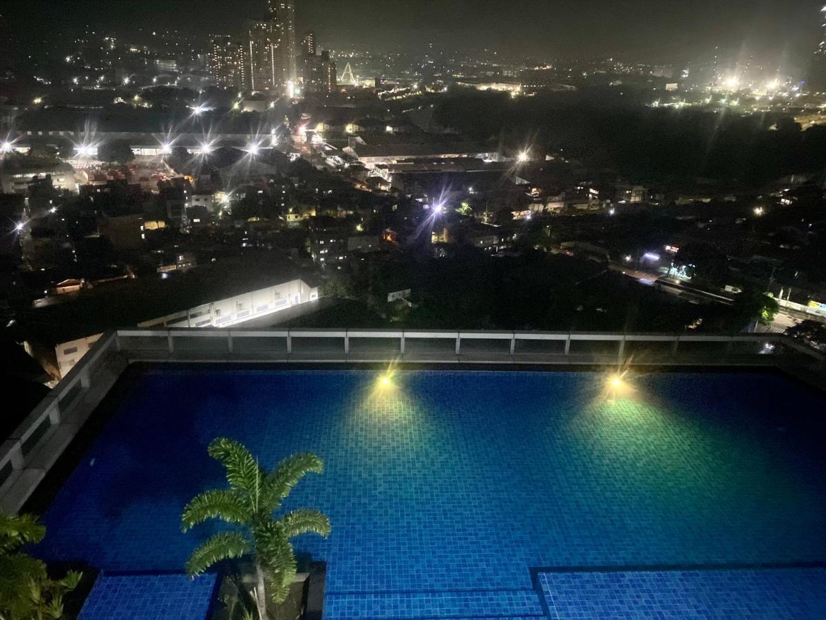 Classy 2Br Suite At Eastwood City With Pool And City Skyline View Manila Ngoại thất bức ảnh