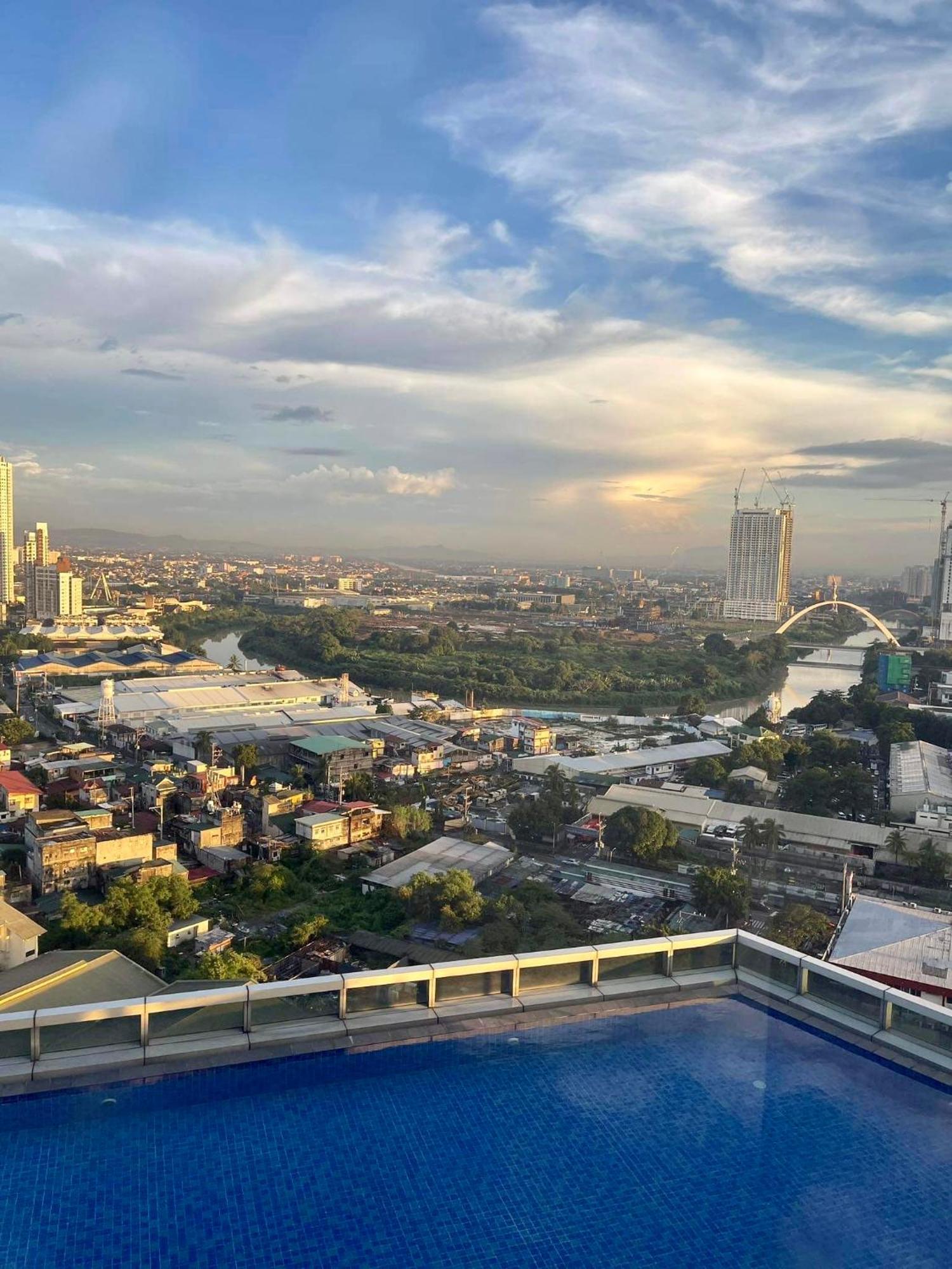 Classy 2Br Suite At Eastwood City With Pool And City Skyline View Manila Ngoại thất bức ảnh