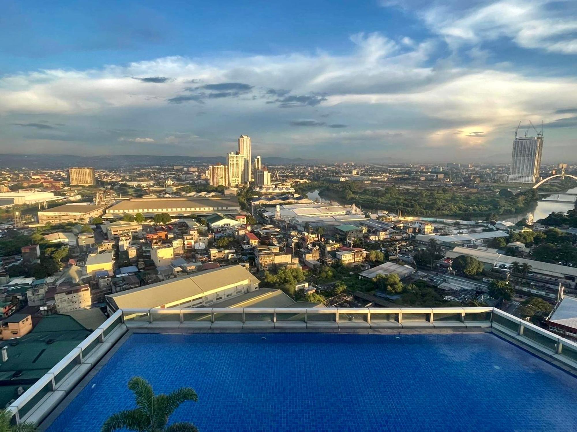 Classy 2Br Suite At Eastwood City With Pool And City Skyline View Manila Ngoại thất bức ảnh